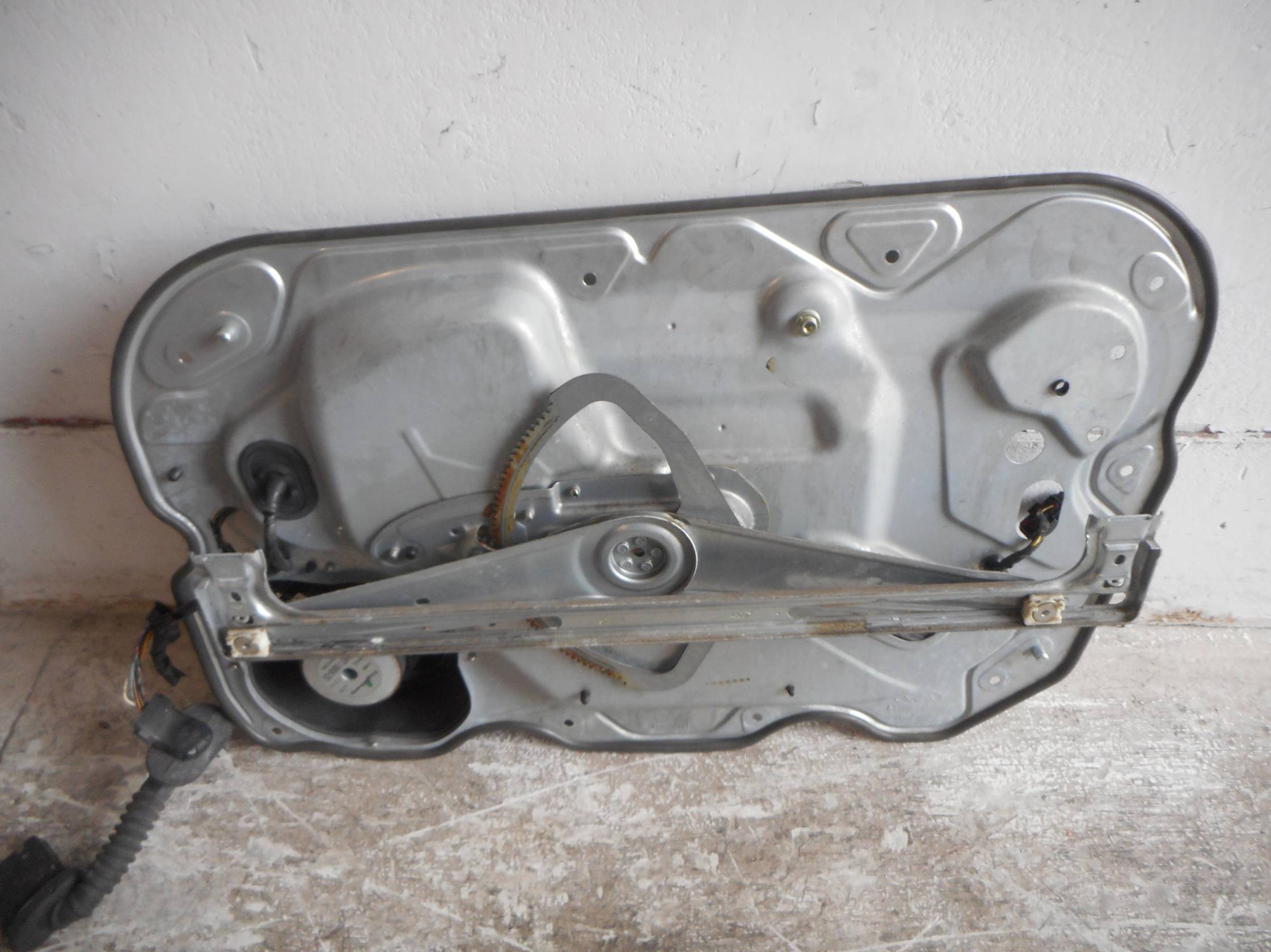 Alzacristallo elettr. porta ant. sx.